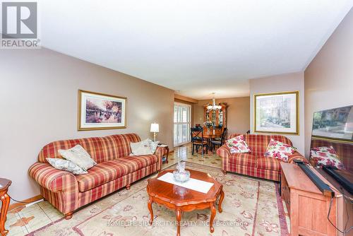 3350 Lehigh Crescent, Mississauga, ON - Indoor Photo Showing Living Room