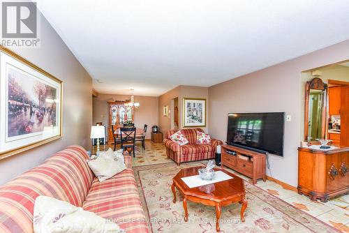 3350 Lehigh Crescent, Mississauga, ON - Indoor Photo Showing Living Room