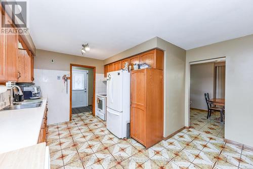 3350 Lehigh Crescent, Mississauga, ON - Indoor Photo Showing Kitchen
