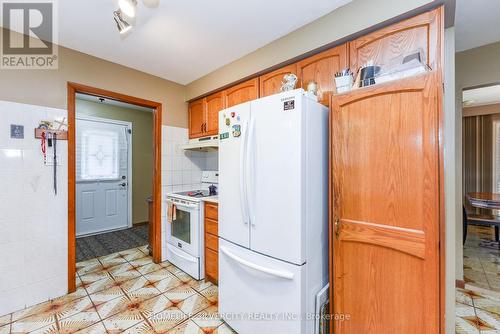 3350 Lehigh Crescent, Mississauga, ON - Indoor Photo Showing Kitchen