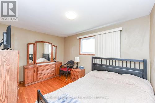 3350 Lehigh Crescent, Mississauga, ON - Indoor Photo Showing Bedroom