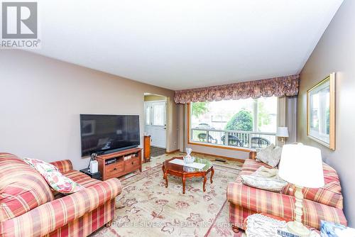 3350 Lehigh Crescent, Mississauga, ON - Indoor Photo Showing Living Room
