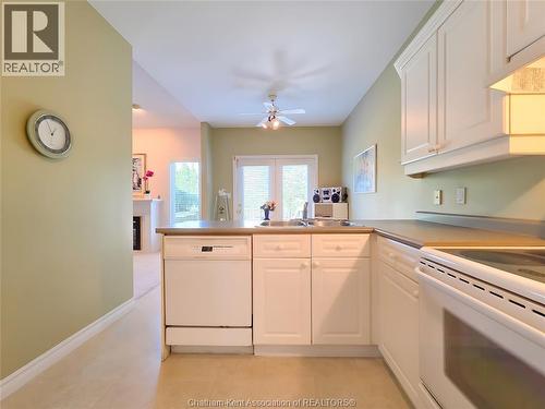 15 Home Place, Chatham, ON - Indoor Photo Showing Kitchen With Double Sink