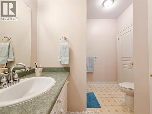 15 Home Place, Chatham, ON - Indoor Photo Showing Bathroom