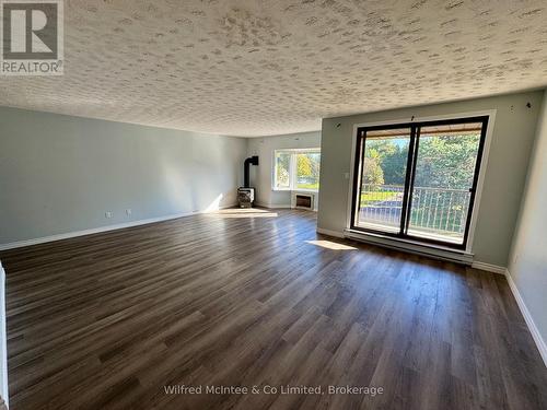 305 - 225 Hinks Street, Brockton, ON - Indoor