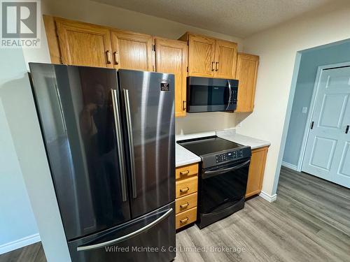 305 - 225 Hinks Street, Brockton, ON - Indoor Photo Showing Kitchen