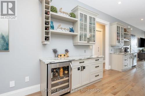 9449 Wellington 22 Road, Erin, ON - Indoor Photo Showing Kitchen