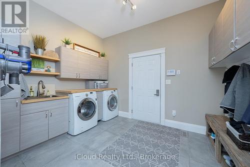 9449 Wellington 22 Road, Erin, ON - Indoor Photo Showing Laundry Room