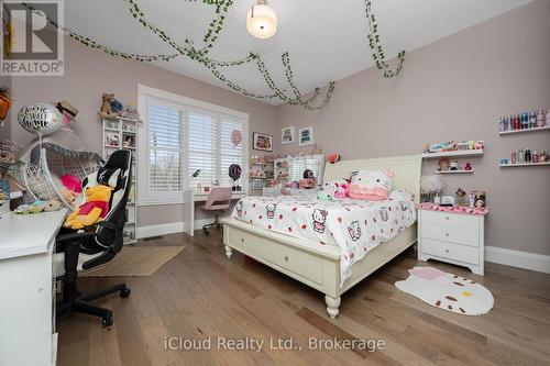 9449 Wellington 22 Road, Erin, ON - Indoor Photo Showing Bedroom