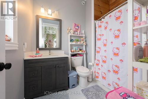 9449 Wellington 22 Road, Erin, ON - Indoor Photo Showing Bathroom