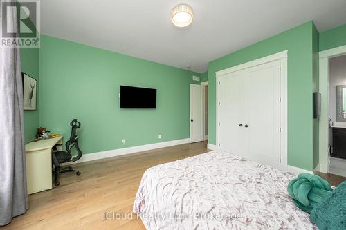 9449 Wellington 22 Road, Erin, ON - Indoor Photo Showing Bedroom