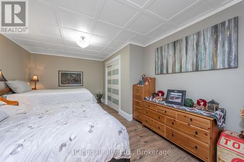 9449 Wellington 22 Road, Erin, ON - Indoor Photo Showing Bedroom