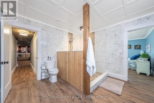 9449 Wellington 22 Road, Erin, ON - Indoor Photo Showing Bathroom