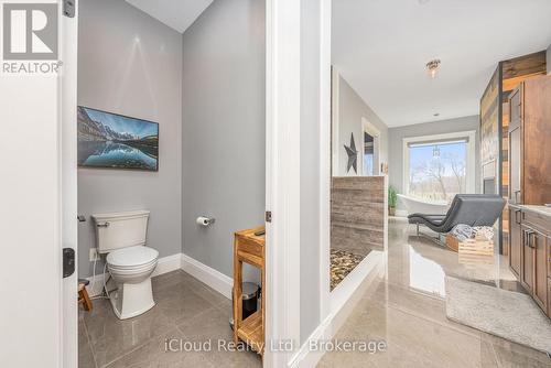 9449 Wellington 22 Road, Erin, ON - Indoor Photo Showing Bathroom