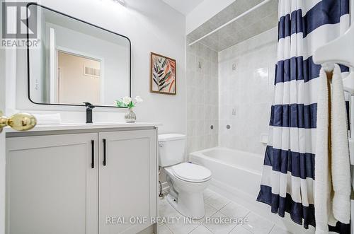 32 Frobisher Street, Richmond Hill, ON - Indoor Photo Showing Bathroom