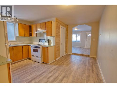 933 Scott Road, 100 Mile House, BC - Indoor Photo Showing Kitchen