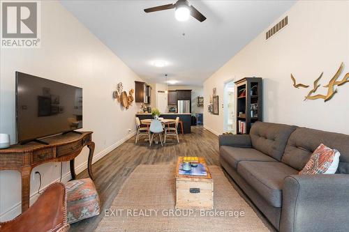 35 Ledgerock Court, Quinte West (Sidney Ward), ON - Indoor Photo Showing Living Room