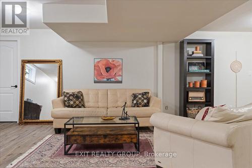 35 Ledgerock Court, Quinte West (Sidney Ward), ON - Indoor Photo Showing Living Room