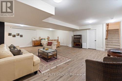 35 Ledgerock Court, Quinte West (Sidney Ward), ON - Indoor Photo Showing Living Room