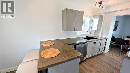 110 Fairview Place, Sarnia, ON - Indoor Photo Showing Kitchen