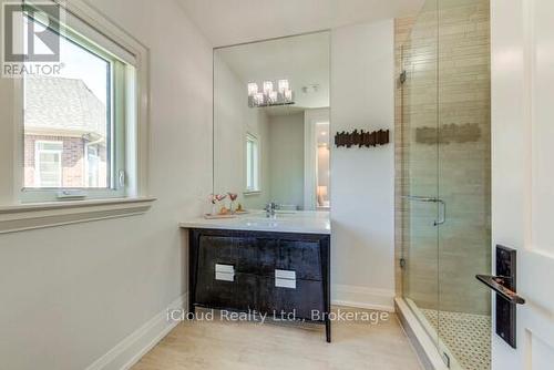962 Fredonia Drive, Mississauga, ON - Indoor Photo Showing Bathroom