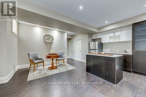 962 Fredonia Drive, Mississauga, ON - Indoor Photo Showing Kitchen