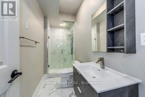 962 Fredonia Drive, Mississauga, ON - Indoor Photo Showing Bathroom