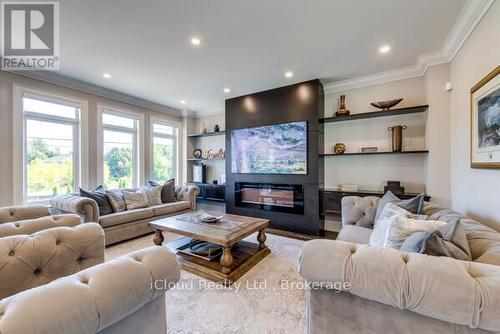 962 Fredonia Drive, Mississauga, ON - Indoor Photo Showing Living Room With Fireplace