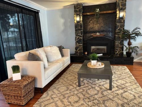 3 21St Avenue, Cranbrook, BC - Indoor Photo Showing Living Room With Fireplace
