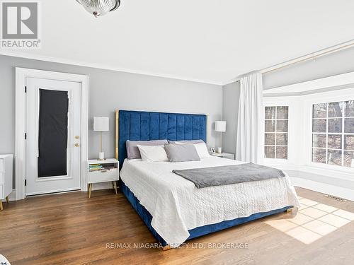 10187 Lakeshore Road W, Wainfleet (Lakeshore), ON - Indoor Photo Showing Bedroom