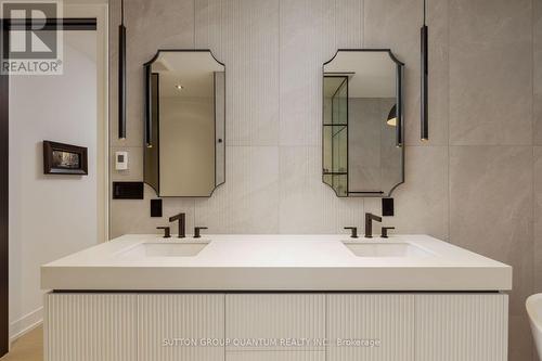 20A Broadview Avenue, Mississauga, ON - Indoor Photo Showing Bathroom