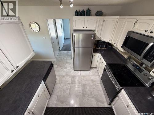 568 Poplar Crescent, Shaunavon, SK - Indoor Photo Showing Kitchen