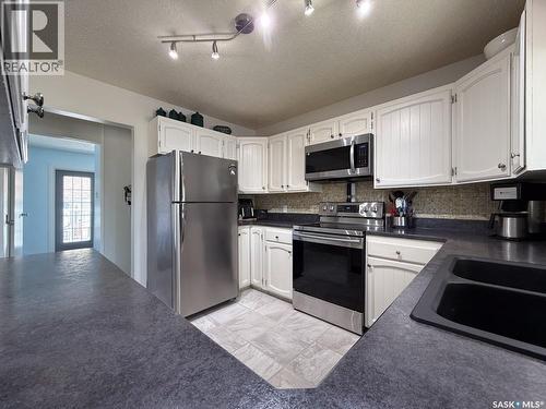 568 Poplar Crescent, Shaunavon, SK - Indoor Photo Showing Kitchen With Double Sink