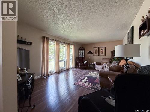568 Poplar Crescent, Shaunavon, SK - Indoor Photo Showing Living Room