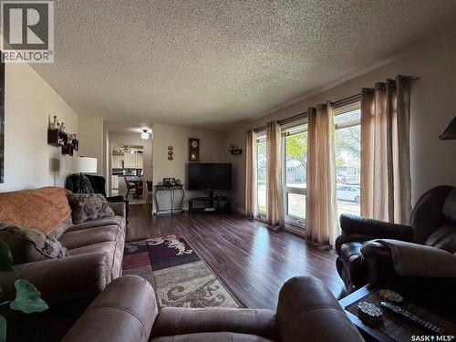 568 Poplar Crescent, Shaunavon, SK - Indoor Photo Showing Living Room