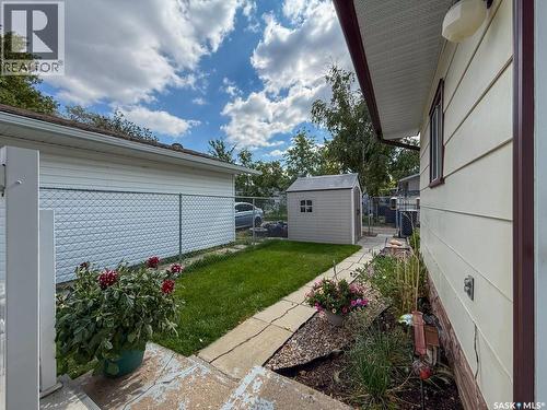 568 Poplar Crescent, Shaunavon, SK - Outdoor With Exterior