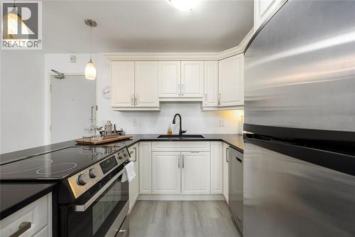 10 Derby Lane Unit# 306, Sarnia, ON - Indoor Photo Showing Kitchen