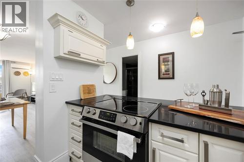 10 Derby Lane Unit# 306, Sarnia, ON - Indoor Photo Showing Kitchen