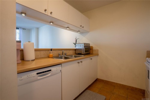 603-835 View St, Victoria, BC - Indoor Photo Showing Kitchen With Double Sink