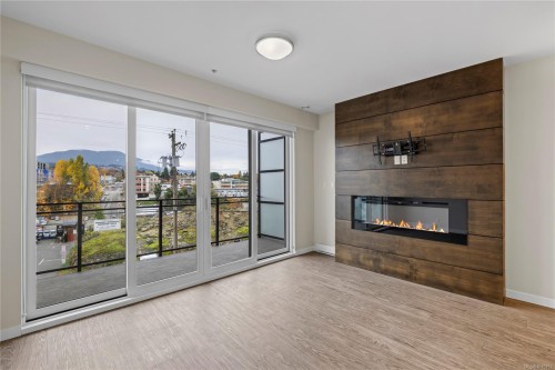 309-91 Chapel St, Nanaimo, BC - Indoor Photo Showing Other Room With Fireplace