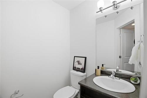 8 Landsbury Te, Niverville, MB 