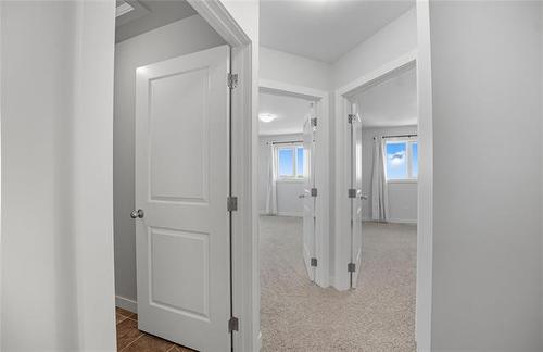 8 Landsbury Te, Niverville, MB 