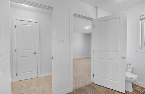 8 Landsbury Te, Niverville, MB 