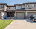 8 Landsbury Te, Niverville, MB 