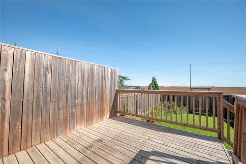 8 Landsbury Te, Niverville, MB 