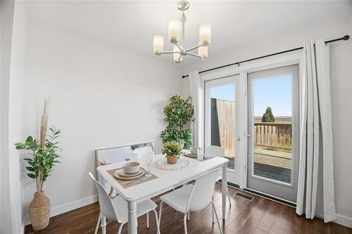 8 Landsbury Te, Niverville, MB 