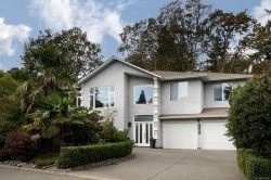 3908A Ascot Dr  Saanich, BC V8P 3S1