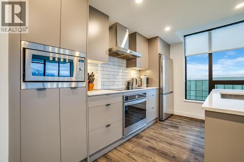 Kitchen - 1471 St Paul Street Unit# 2203, Kelowna, BC - Indoor Photo Showing Kitchen With Upgraded Kitchen