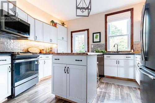 27 Steven Street, Hamilton, ON - Indoor Photo Showing Kitchen With Upgraded Kitchen