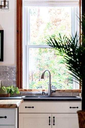 27 Steven Street, Hamilton, ON - Indoor Photo Showing Kitchen
